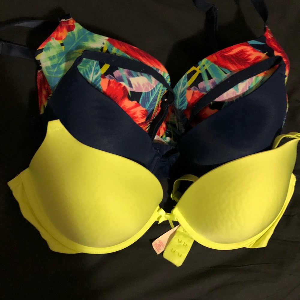 ✨ 3 PINK and Victoria’s Secret Bras
